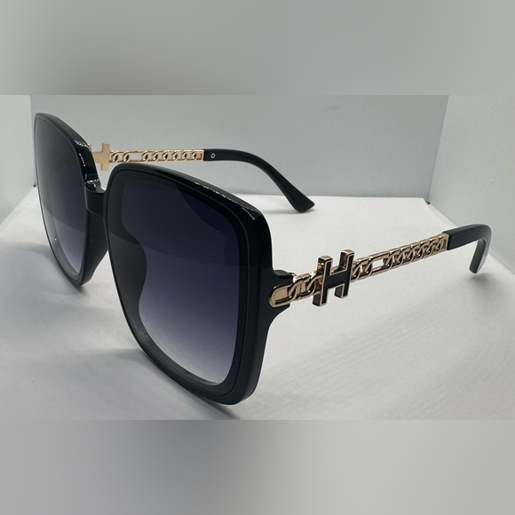 ✨?Chic Black Oversized Square Sunglasses w/ Gold Chain Detail | UV Protection✨ main image 10